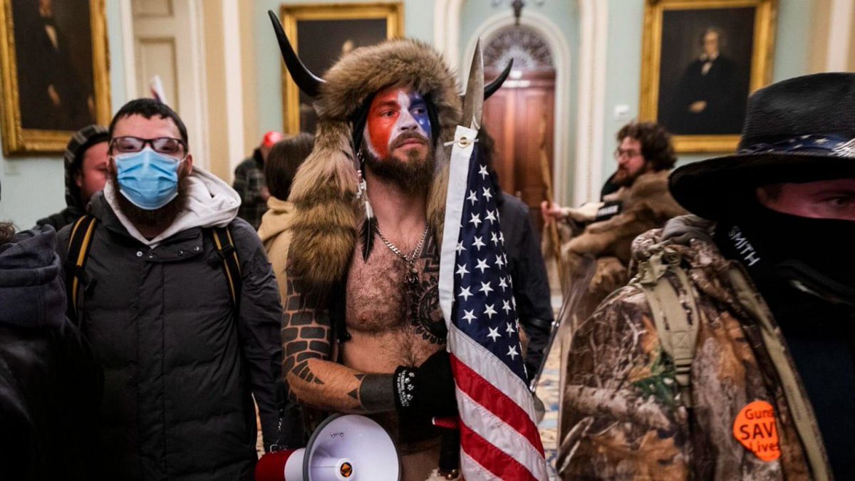 ¡Mirad! ¡Un therian! Ah, no, que es un fascista. Circulen…