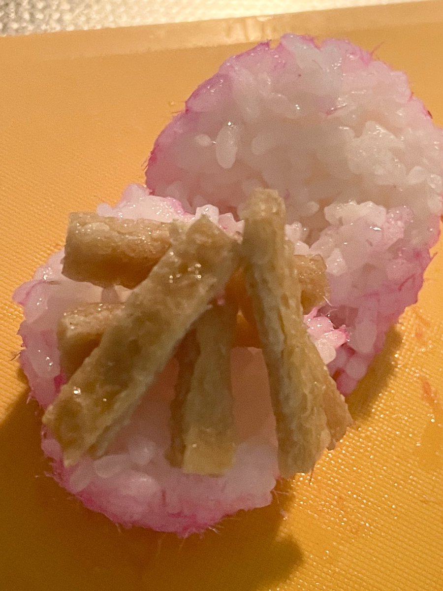 題して…
「ひな祭りおにぎり」

・まわりに桜でんぶで彩り
・中身はお稲荷さんの油揚げ

お値段120円付けていただきました。
ありがとうございます。

#ワイドステーション
#IBCradio
#おにぎりくまがい