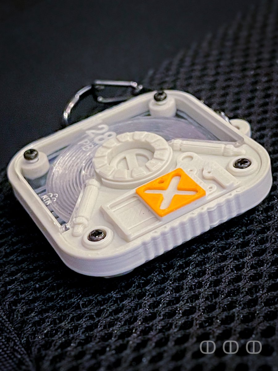 MD(未来のディスク)風チャーム　3Dプリントとアクリルの組み合わせ