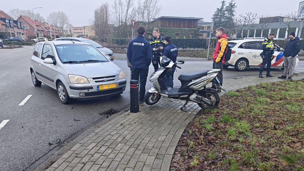 Automobilist botst tegen scooterrijder in Groenlo