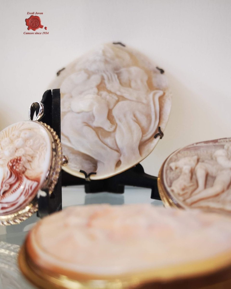 Eredijovon's tweet photo. From the window to the workbench: cameos, tools, profiles, and myth. Which subject is yours?

https://t.co/Kos9SRiEE3

#ErediJovon #Venezia #Venice #Cameo #Cammeo #MadeInVenice #Rialto https://t.co/HJRVWwyECg