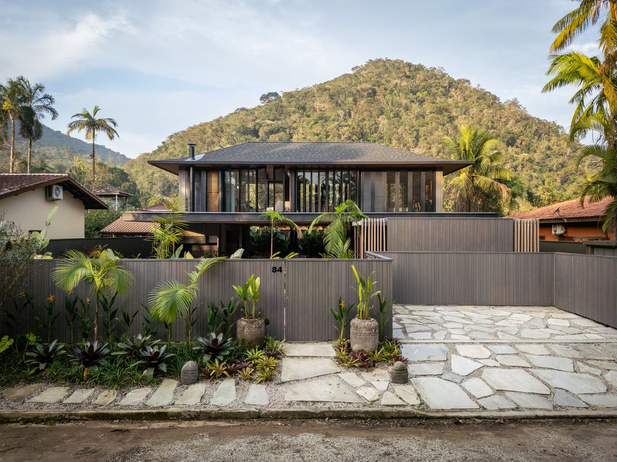 illustrarch's tweet photo. JV Residence by Pitta Arquitetura

#illustrarch #building #architecture #residential https://t.co/XWwdBk6cfc