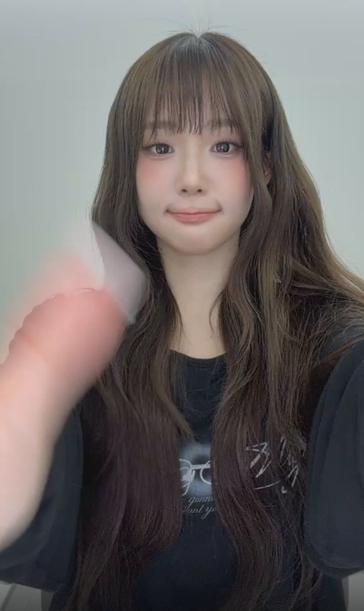 mokameino's tweet photo. she's a very weird and unique individual 
never seen someone like her https://t.co/G5eSvr8ZnJ