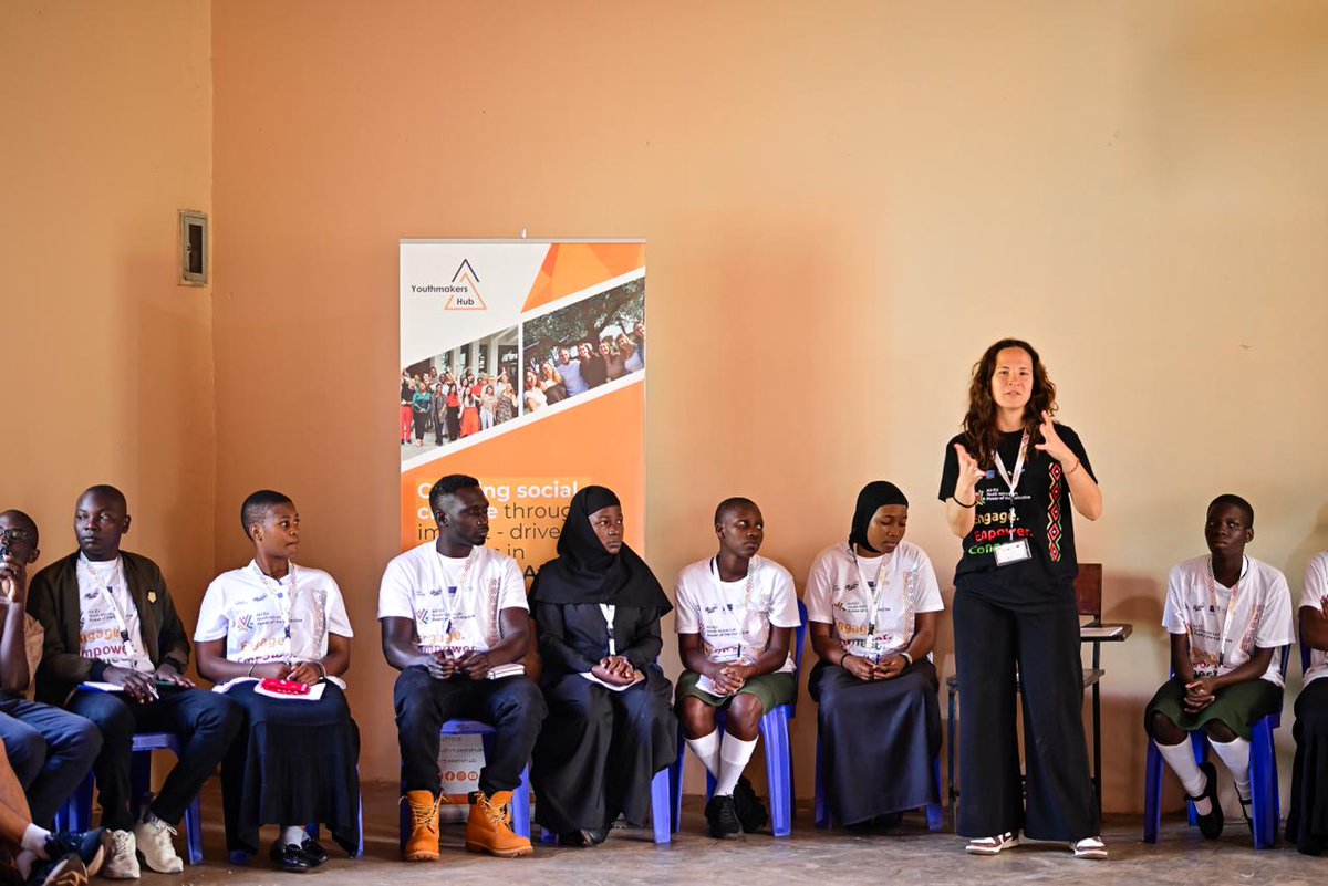 Day 2 is off to a strong start in Monde, Uganda.
Silvia Diazzi from our team opened the morning with a short introduction that set the tone and energy for the day! ✨

#YouthmakersHub #AUEUYouthVoicesLab #Training #LeadtheNarrative