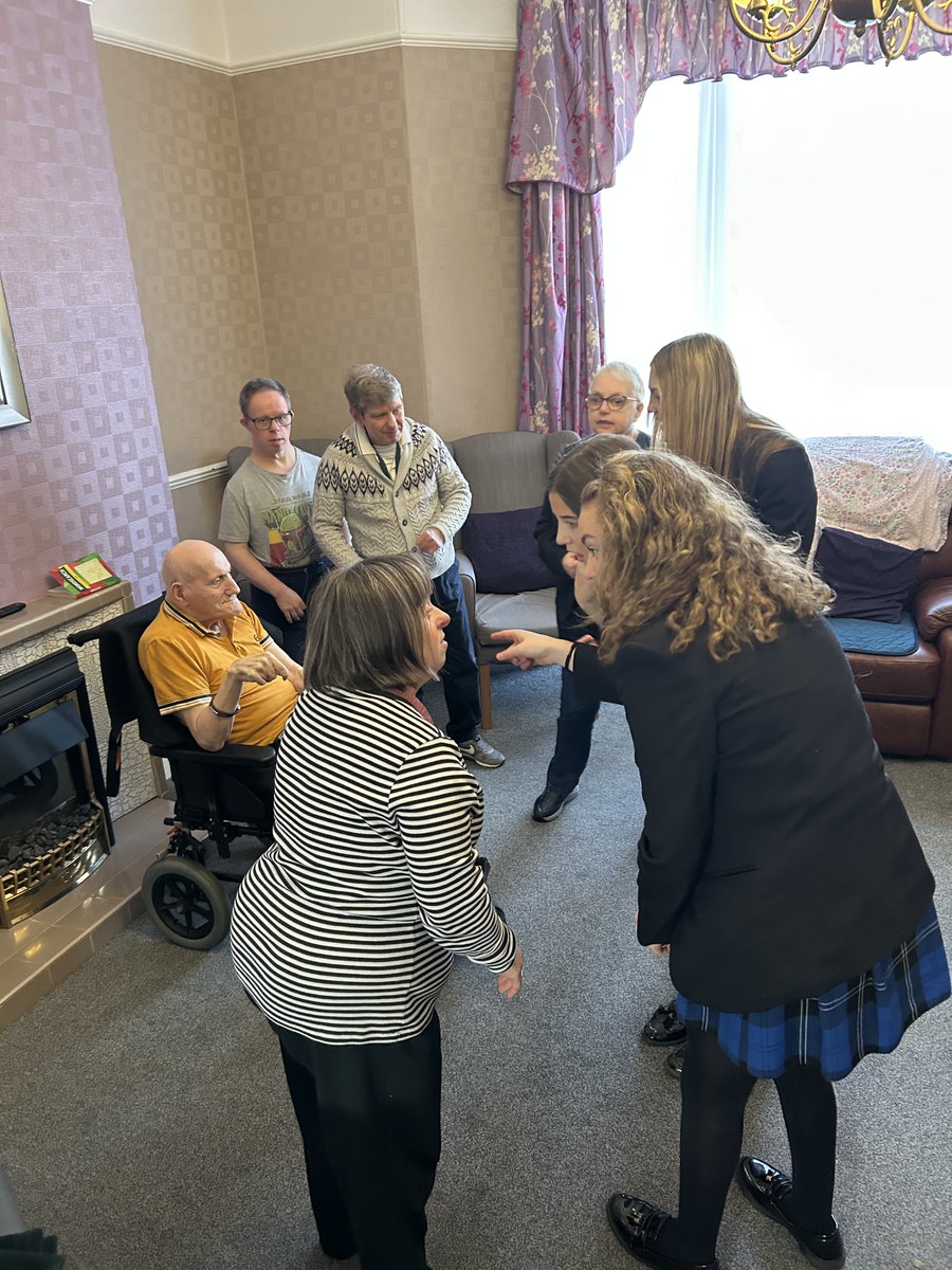 StokeDamerelCC's tweet photo. 💛 Making a difference! Our students spent a fantastic morning at Two Trees Care Home, chatting, singing, dancing &amp; playing games with residents.

#CommunitySpirit #StudentVolunteers #GivingBack #SportsStudents https://t.co/BsZsokQpTd