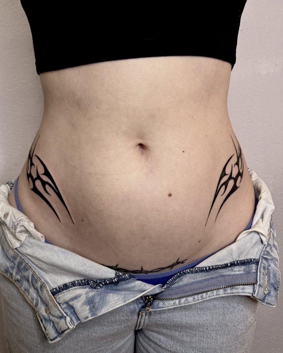 IsabelFilgueiss's tweet photo. Tribales chulitos que tatué✨ me encantan tanto, ojalá no pasen de moda nunca 🥺 https://t.co/Lg2PRtiS8U