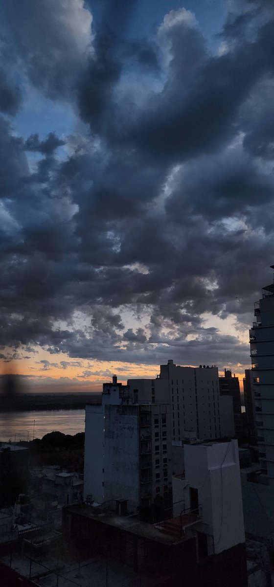 Huele a quemado? Sin luz y sirenas de fondo #rosario