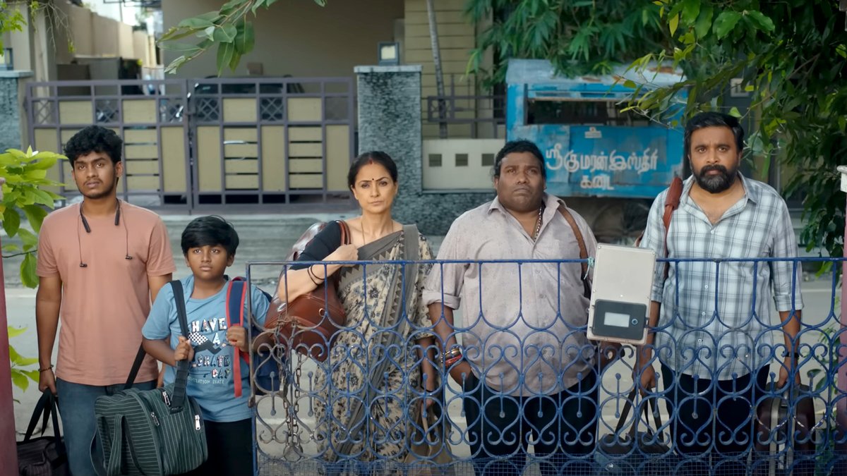 【近日上映】
 2/28(土)～3/13(金)   
『ツーリストファミリー』  

バレちゃいけない！でもバレバレ🤭
密入国一家の武器は”笑顔とほんの少しのおせっかい”  

困窮生活に見切りをつけ、命がけでインドに密入国したスリランカ人一家。平凡で素朴な難民一家が起こしたささやかな奇跡を笑いと涙で描く！