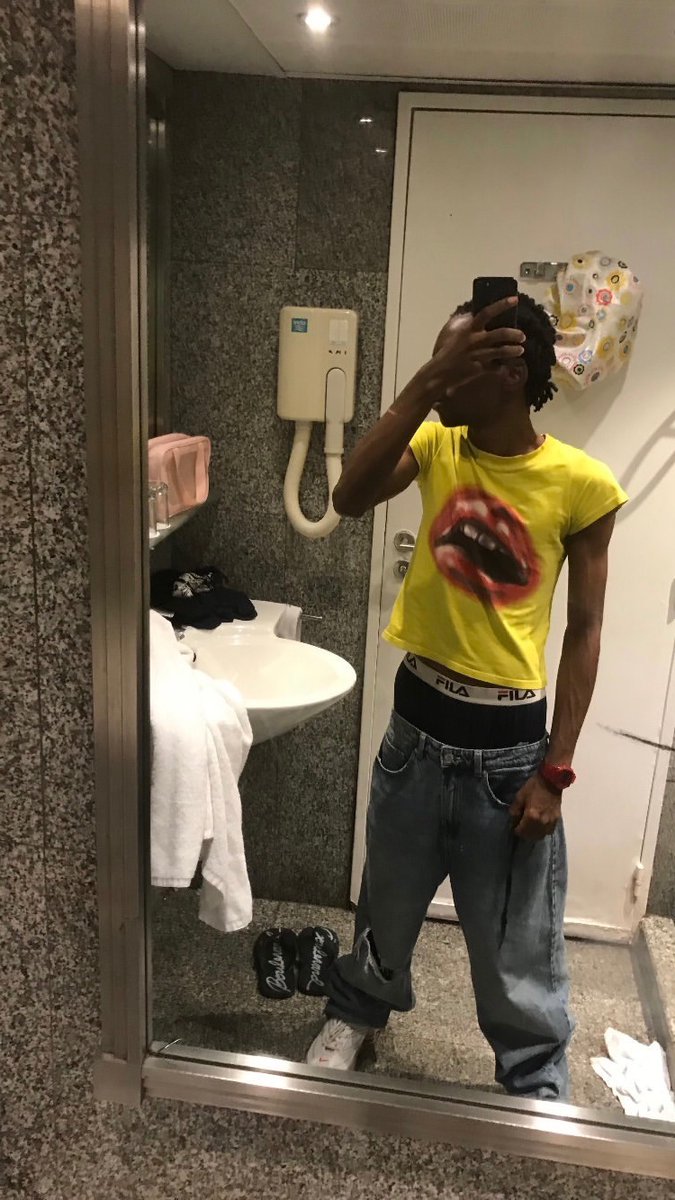 Mowgliboygram's tweet photo. Same Mowalola tee young thug got on, 🐍/😌 https://t.co/EviyNCAe7W
