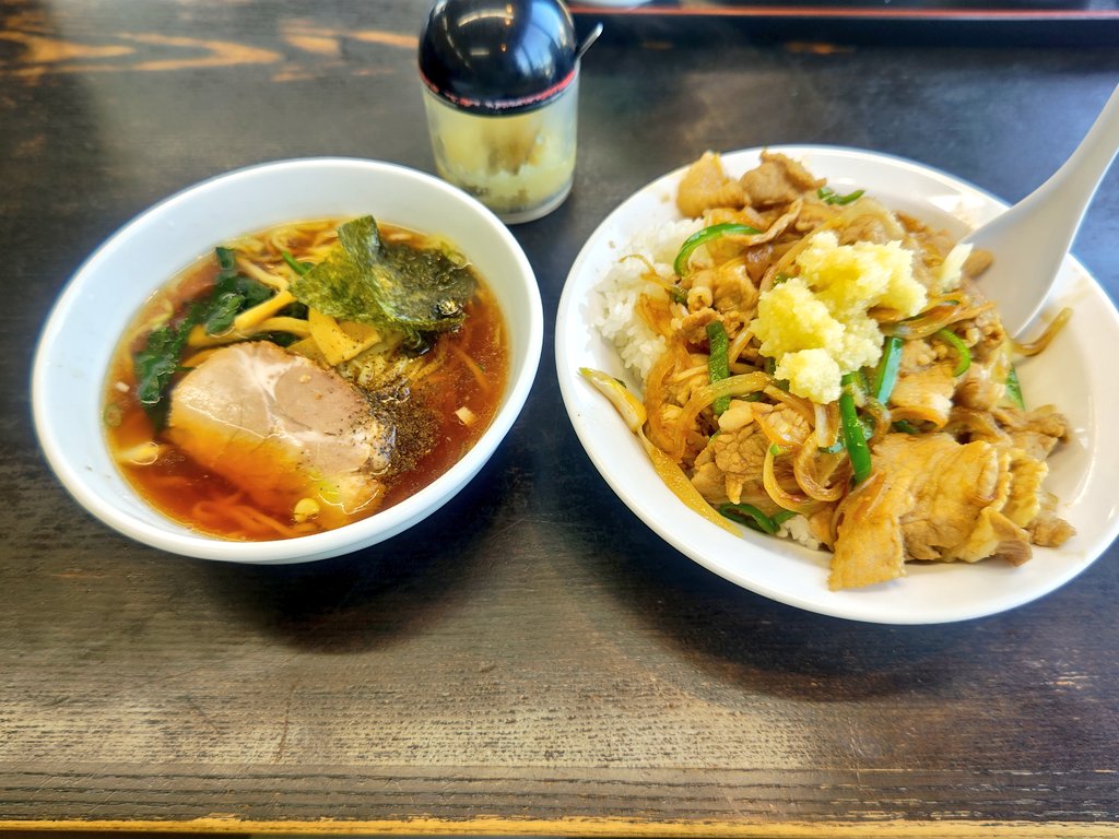スカイツリーのエレベーターって５時間以上閉じ込められていたんですってね😬
僕だったら絶対にトイレ我慢できないから隅の方でひりだす💩

いや待てよ🤔
そうなるとしたら前日はニラレバとかニンニクたっぷりな食事にしておいたほうが香ばしくて周りの人に喜ばれるな🤤
密室の故意