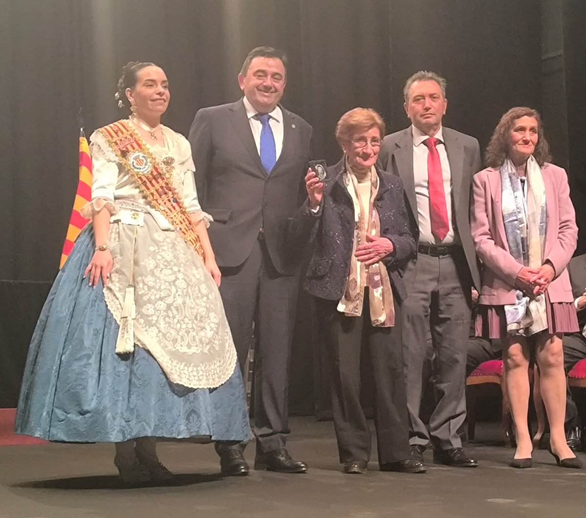 VillarrealVox's tweet photo. Nuestros concejales Irene Herrero y Fernando Archela han asistido a la entrega de los premios 20 de Febrero de la ciudad de Vila-real , Mossén Vicent Gimeno i Estornell , Santiago Bort Silvestre , Juan José Peláez Vilanova y Electrodoméstics Carratalá , enhorabuena a todos ellos. https://t.co/kLCeYJ0Xlm