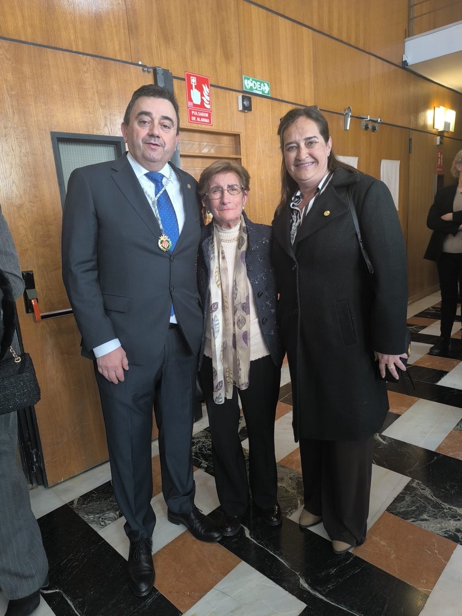 VillarrealVox's tweet photo. Nuestros concejales Irene Herrero y Fernando Archela han asistido a la entrega de los premios 20 de Febrero de la ciudad de Vila-real , Mossén Vicent Gimeno i Estornell , Santiago Bort Silvestre , Juan José Peláez Vilanova y Electrodoméstics Carratalá , enhorabuena a todos ellos. https://t.co/kLCeYJ0Xlm