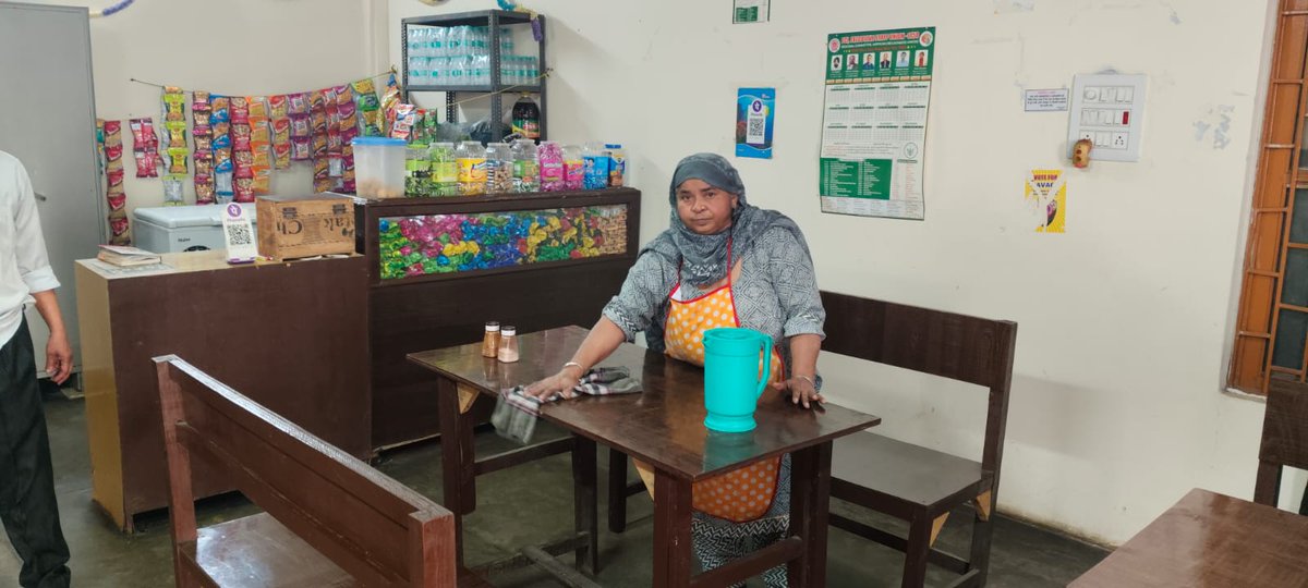 FciKarnal's tweet photo. भारतीय खाद्य निगम, मण्डल कार्यालय, करनाल में "स्वच्छता पखवाड़ा 2026" के अवसर पर स्वच्छता से संबंधित विषयों पर आधारित दिनाँक 23.02.2026 को कार्यालय में सफाई का आयोजन किया गया, जिसमें सभी कर्मचारियों ने बढ़-चढ़कर भाग लिया।@fcinorth_zone @FCIHARYANA https://t.co/2HxUfclKzE