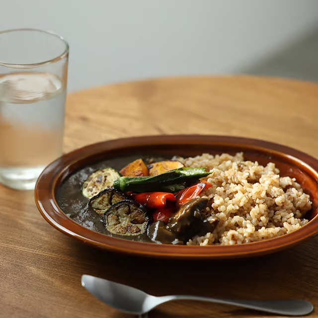 萬古焼（ばんこやき）のカレー皿」 こっくりとした飴色で、 カレー皿の