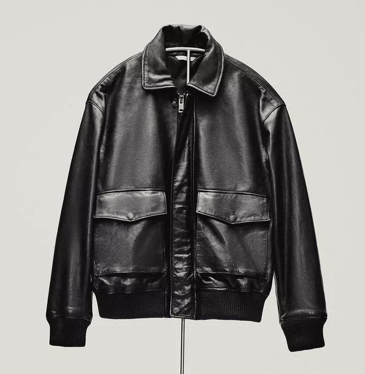 ZARAから出てる短丈のリアルレザージャケットがどう見てもオススメすぎる。

AURALEEとmiumiu足して割った感じで最高。

しかも本革素材で3万アンダー。ザラくらいでしか買えないよ、これ。