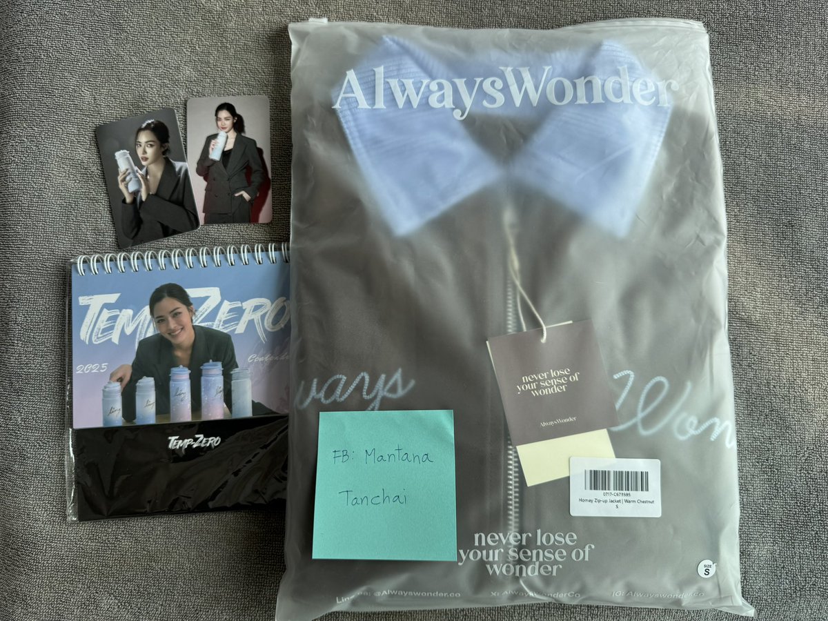 TAST_OOK's tweet photo. กดซ้ำกับเพื่อนมา ขออนุญาตปล่อยเสิ้อ  AW  มี Size  S มี2ตัวค่ะ 2100/1 รวมส่งนะคะ แถมฟรีโปสการ์ด2ใบ พร้อมปฏิทิน2025 #ตลาดนัดหลิงออม #AlwayWonder https://t.co/QY8Oqcn6zs