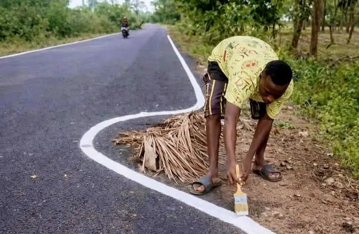 My job is to paint, cleaning is another department’s job 💀.