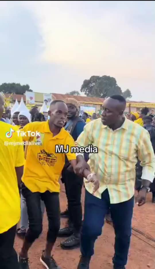 SSEBUUFUISAAC2's tweet photo. Finally @KagutaMuseveni z friend #ThatBoy has left the stage of #MakerereUniversity with A Degree ,#76MakGrad .
It has been God from Day one https://t.co/Txb9gSpMce