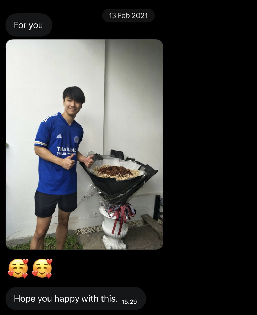 OHMETAWIN's tweet photo. another not so direct notice but i will never forget that when i was at my lowest, ohm indirectly cheered me up by indirectly letting me know that he kept the roses bouquet i gave him for months🥰🧡 https://t.co/RXGwbb27lP