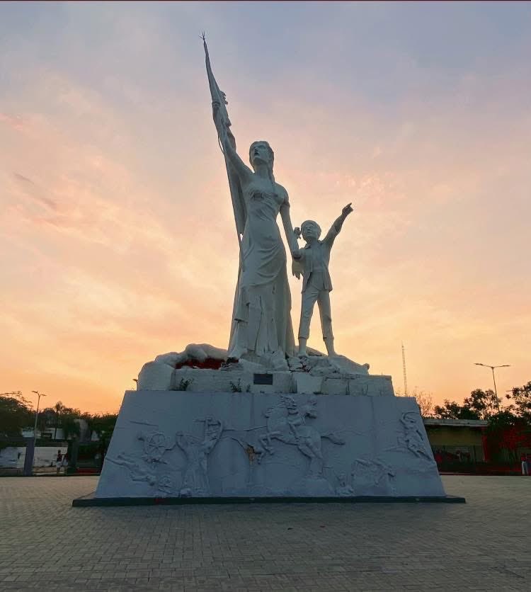 franriegopy's tweet photo. La mujer paraguaya no necesita ideologías importadas para saber de lucha. Ellas levantaron este país solas en 1870. 🇵🇾 https://t.co/lb5bh66Kkz