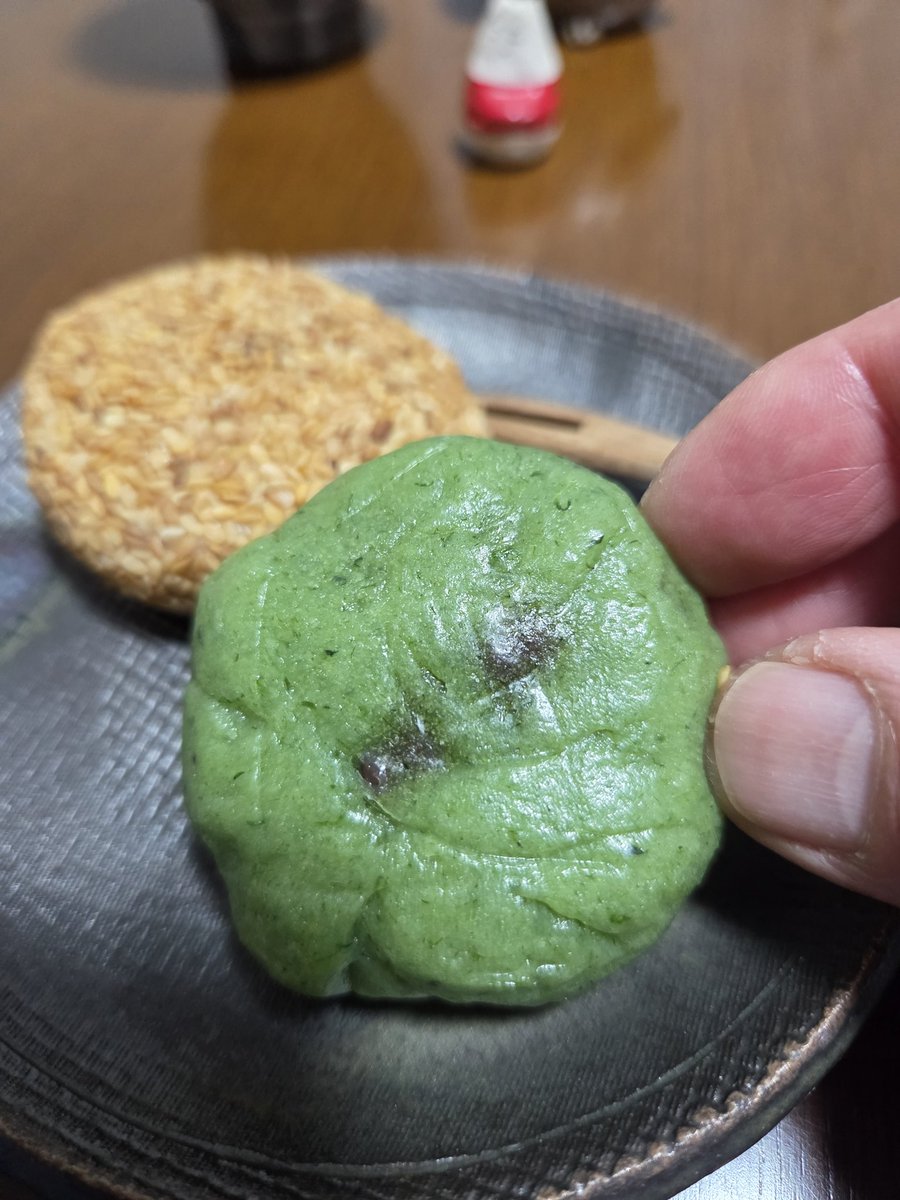 はためく｢くさもち｣のノボリに餡ココロがピコピコ反応。クルマを急停車