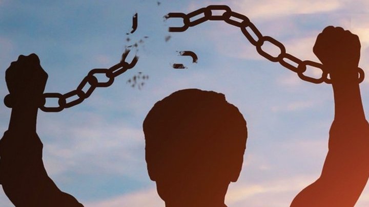 للعام العاشر على التوالي... مواطن من محافظة الظاهرة يتكفل  بالإفراج عن جميع المحبوسين في نطاق محاكم المحافظة والبالغ عددهم 30 حالة ضمن مبادرة فك كربة