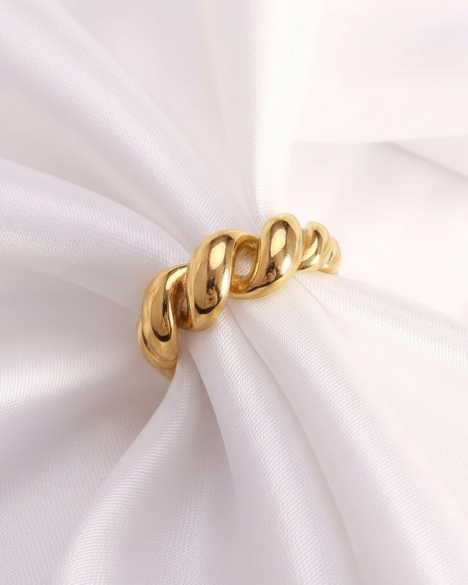Calling all jewelry lovers!

If you don't love statement pieces that stand out and earn you compliments, then keep scrolling. 

If you love pieces that will stand out, then this is for you. 

Shop pieces now at mbn.ng/osejewels