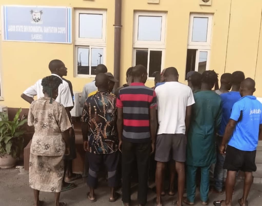 radionigeriahq's tweet image. The Lagos State Government, through its Anti-Open Defecation Squad, arrested 46 offenders during coordinated early-morning operations across Lagos Island over open defecation offences.
#OpenDefecation 
#Lagos  radionigeria.gov.ng/2026/02/24/ope…