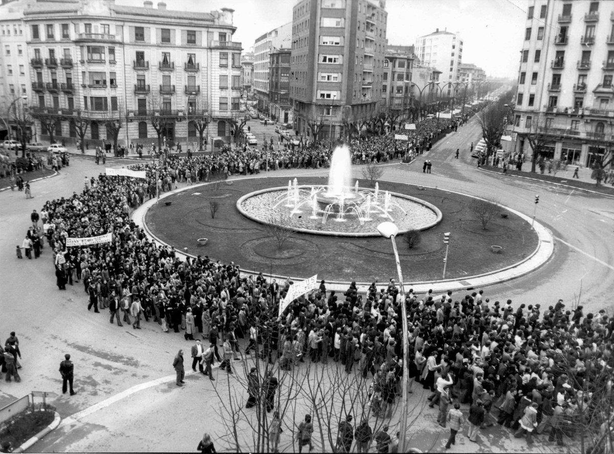 ImanolS3's tweet photo. Aste honetan 5⃣0⃣urte bete dira Nafarroako Konbenio Orokorraren aldeko manifestazio historikoa izan zenetik
🧵(1/4) https://t.co/dcUhsajjFx