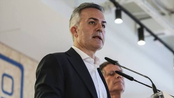 GorkaKB's tweet photo. Victor Font, entra a @rac1 per desmarcar-se de la denuncia presentada contra Laporta, i acaba fent un mitin on perd les formes i compara Laporta amb Trump.
Aquest paio vol presidir el Barça? Com diria el personatge de Montilla al Polònia, aquest paio “es un xist” https://t.co/E21reJk8Gy