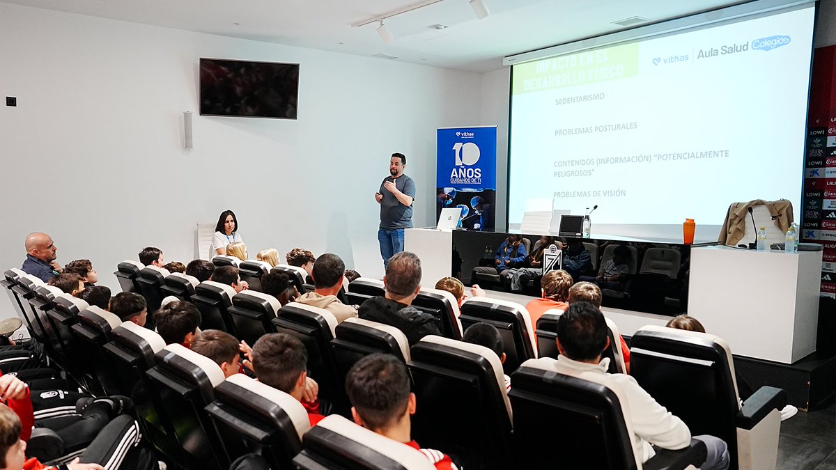 Fundación Granada CF ❤️⚪️ tweet media