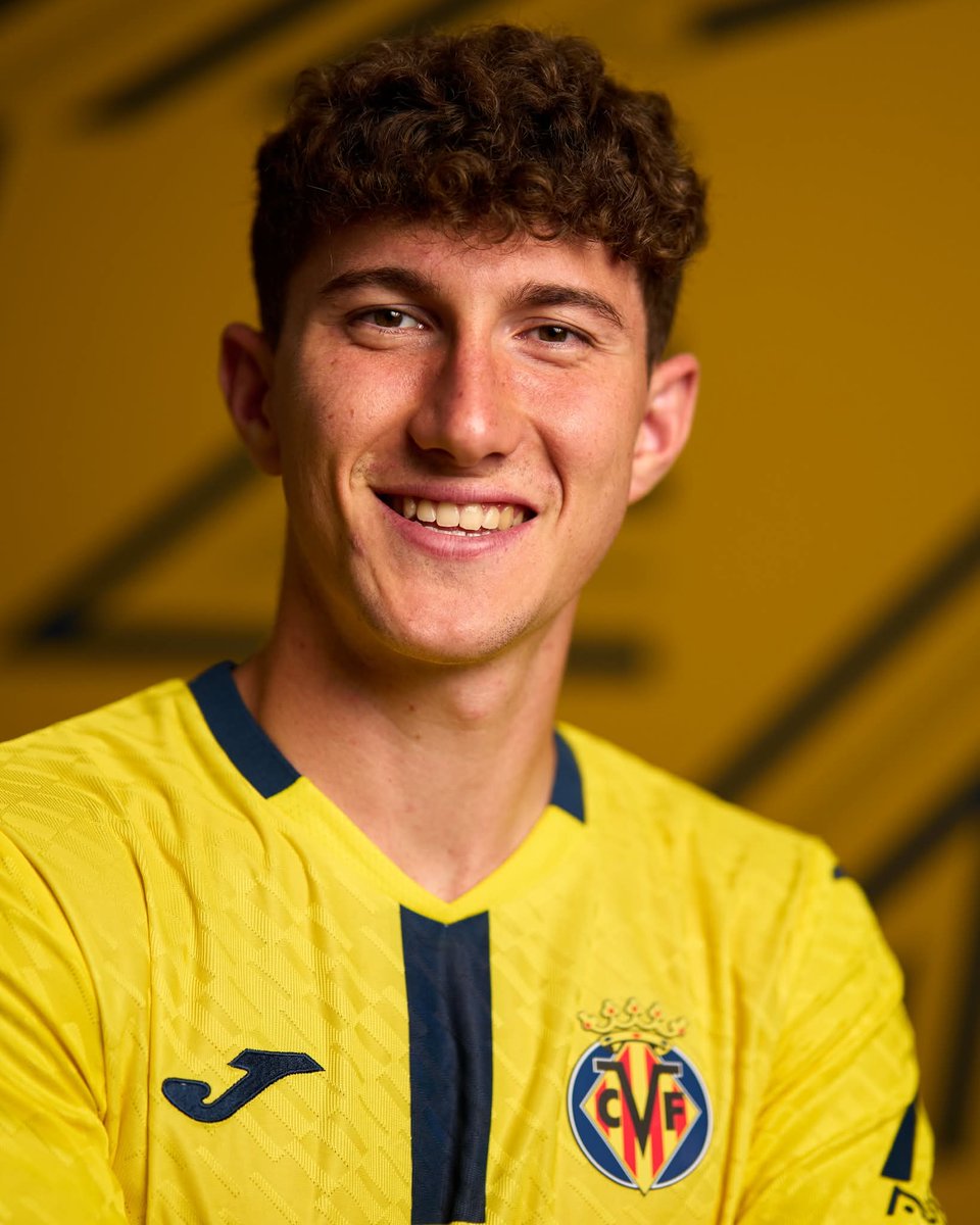 Pau Navarro, 20 años, ya es mejor que toda la defensa del Valencia junta y desde bien temprano haciendo rabiar a toda la ganga Ché con dos simples palabras.

Mucho aura 💛