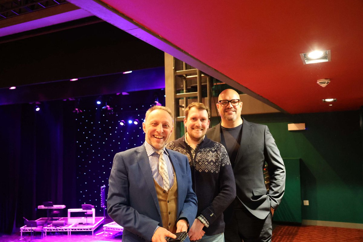 AGSFounded1598's tweet photo. 🎶 On 12 Feb we hosted our annual House Music Festival at Aylesbury Waterside Theatre. Old Aylesburian Simon Joyner (Ridley ’08) adjudicated. Congratulations to Denson House and all 360 students who performed! 👏🎵 #AGSHouseMusic #StudentTalent #AGSCommunity https://t.co/44C4PYuwzw