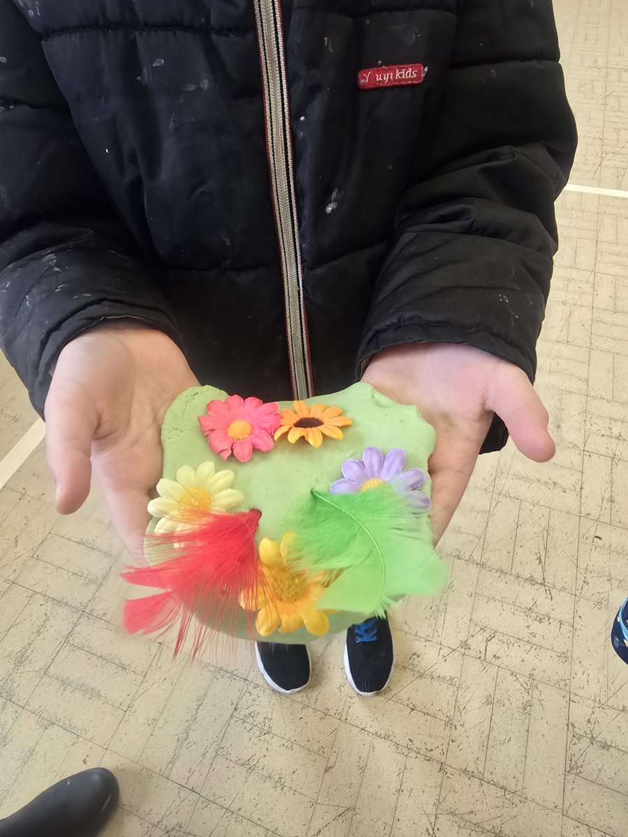 BClubWeelsby's tweet photo. Beautiful playdoh creations in breakfast club this morning 😊 we're eager for Spring 😁 https://t.co/uYkT6U5M30