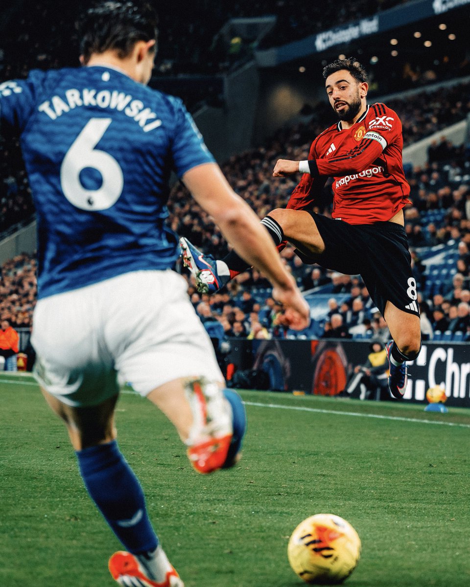 samzshort's tweet photo. The captain 🧢
The Engine🎿
The Creator ⚽️
The king 🤴 
OUR SPIKKER🏂
@B_Fernandes8 #Manfc https://t.co/qxXa22HvIg