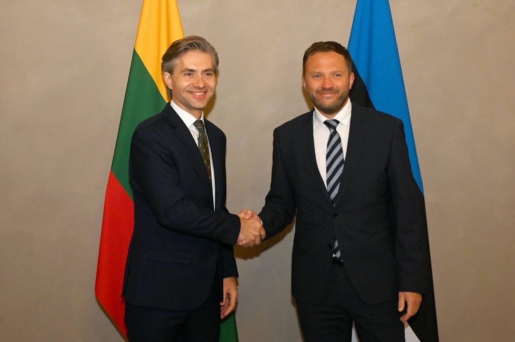 🇱🇹🇪🇪 Heartfelt congratulations to my dear friend, 🇪🇪 FM <a href="/Tsahkna/">Margus Tsahkna</a>, and to all the people of #Estonia on the Independence Day! 

Today, Lithuania proudly celebrates freedom together with you - bound by history, friendship, and shared values as true allies and partners. 

Happy