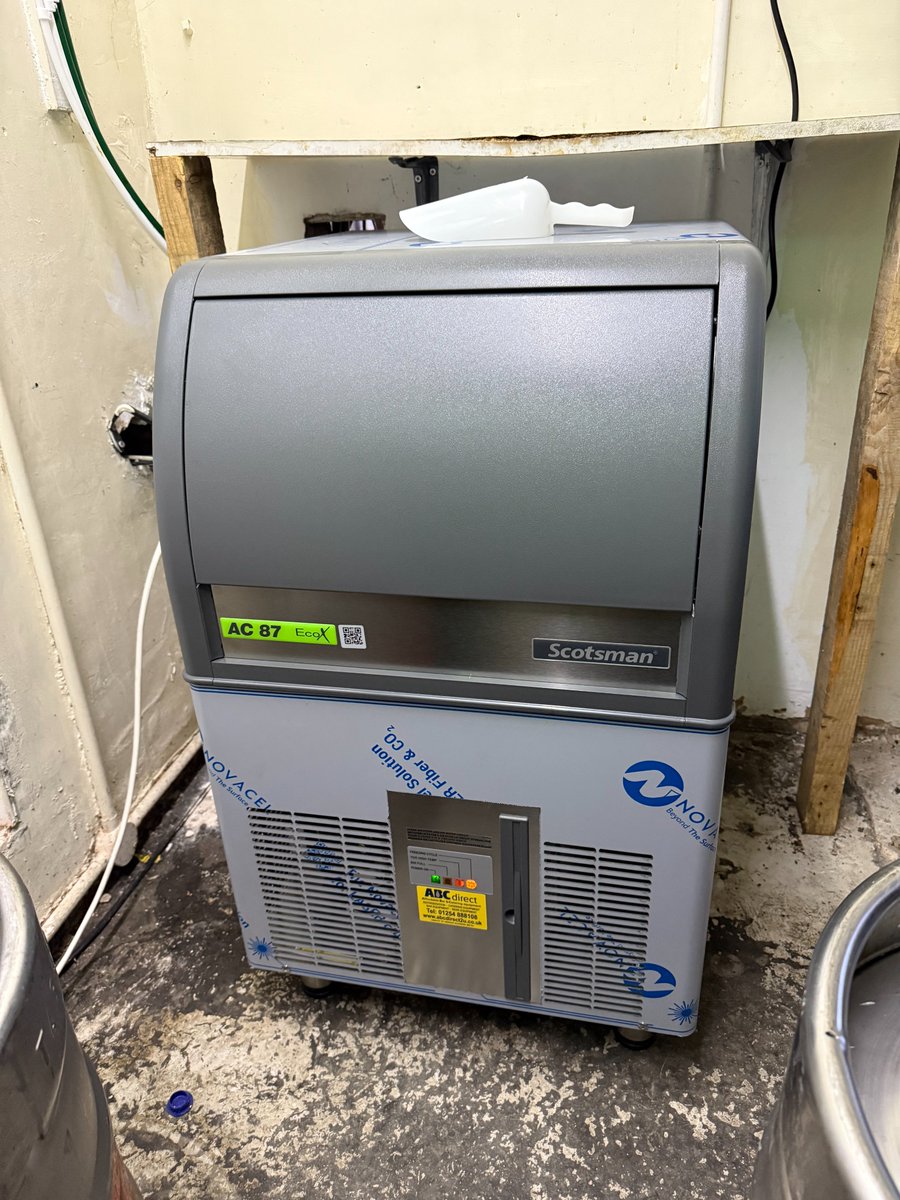 barandcatering's tweet image. This #compact, high performance unit is perfect for #bars, #cafés, #restaurants and #hospitality venues that need a reliable supply of quality ice. The #Scotsman #AC87 delivers consistent, crystal-clear #gourmetice while being energy efficient and easy to maintain.