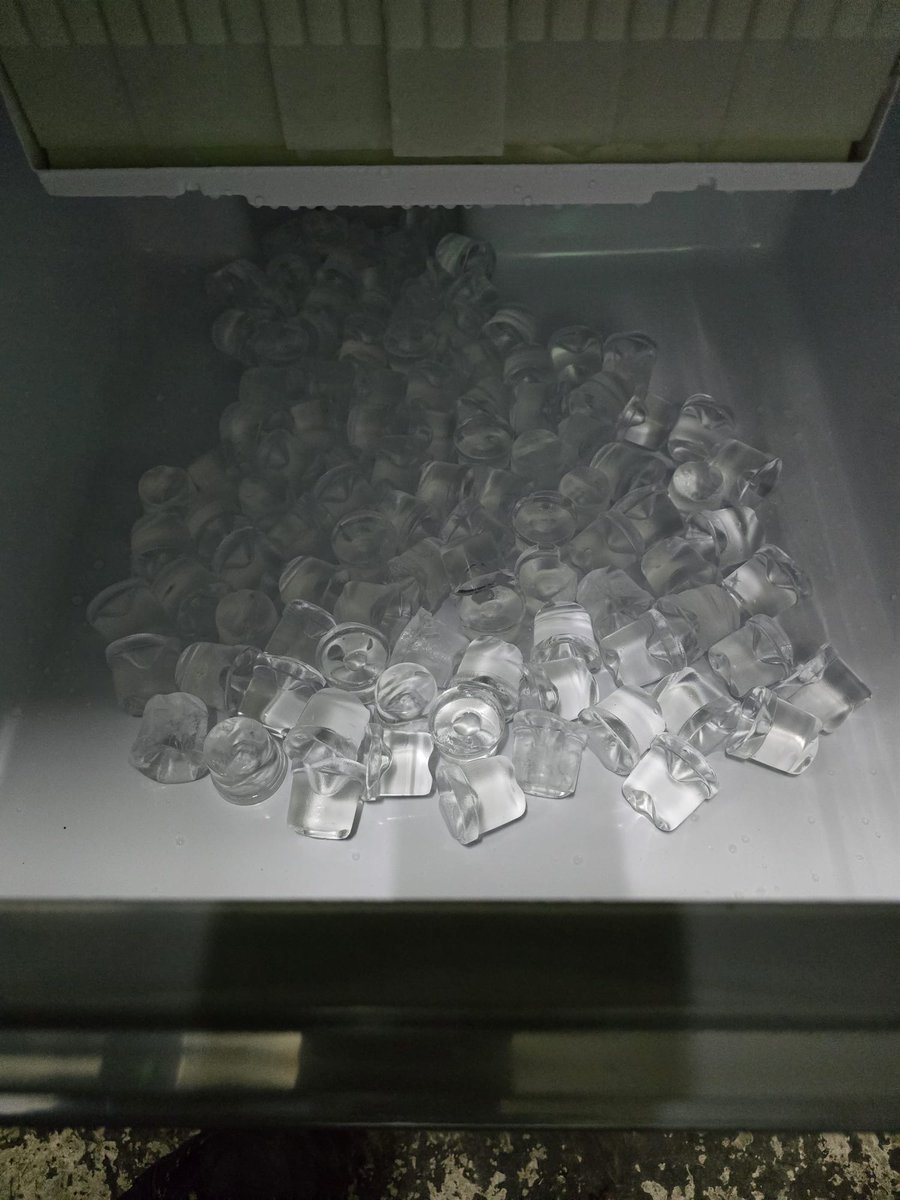 barandcatering's tweet image. This #compact, high performance unit is perfect for #bars, #cafés, #restaurants and #hospitality venues that need a reliable supply of quality ice. The #Scotsman #AC87 delivers consistent, crystal-clear #gourmetice while being energy efficient and easy to maintain.