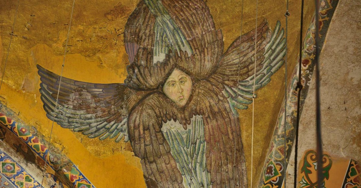El término hebreo malakh se tradujo al griego como angelos, palabras ambas que eran indicativas no de naturaleza, sino de función: «el enviado» o «mensajero». Los ángeles constituían una forma de adivinación, o manera en que los dioses...  zurl.co/jDnvk