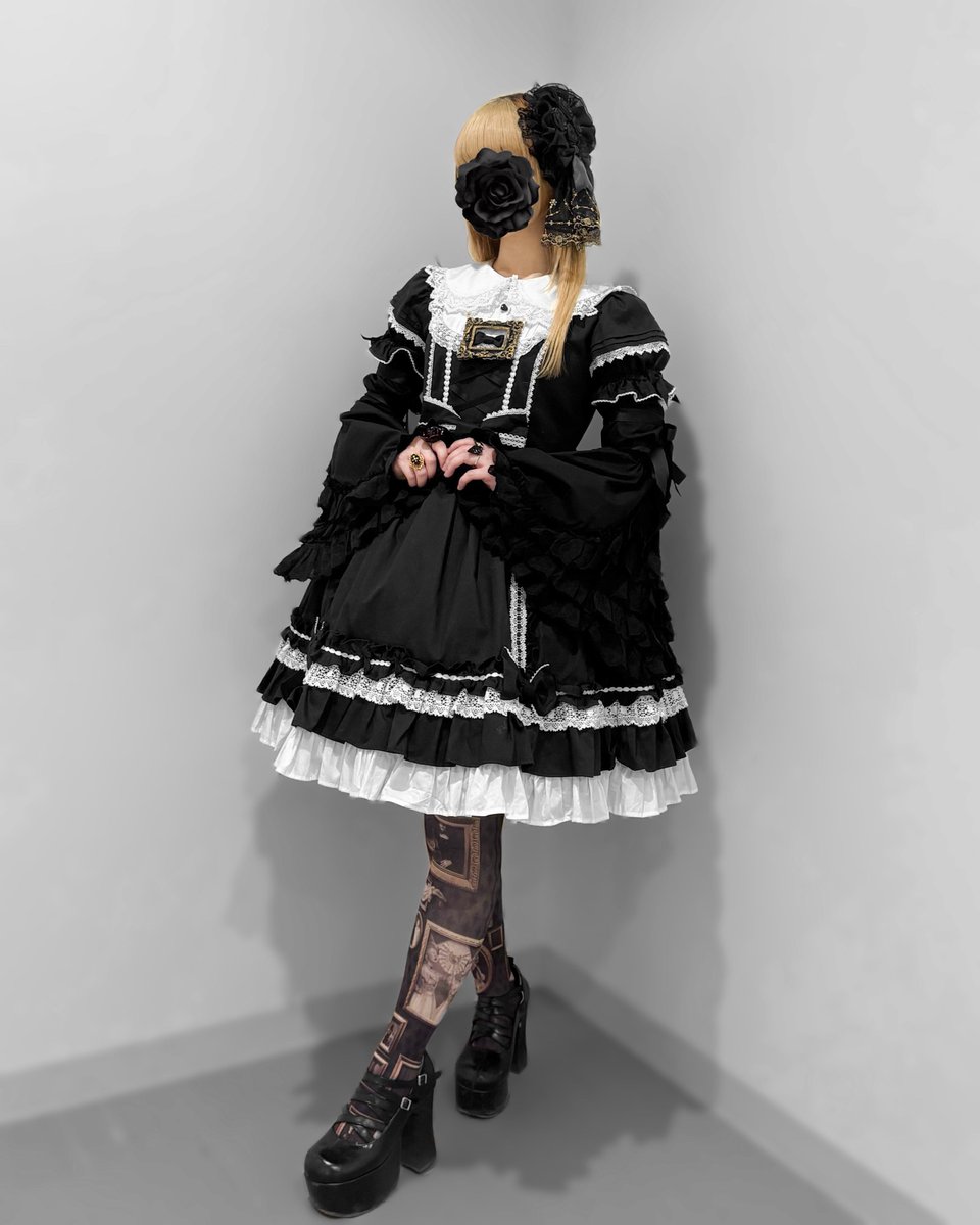 Dolly Girl付け袖ワンピースを 小物でゴシックに寄せたコーデに🕯️🥀