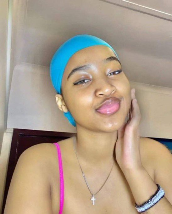 Broke men are not allowed to approach beautiful women 😅😅