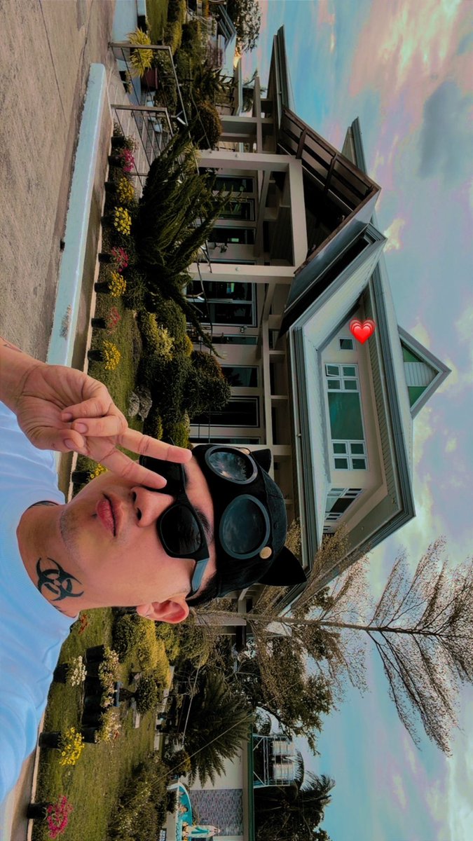 alter_top tweet media