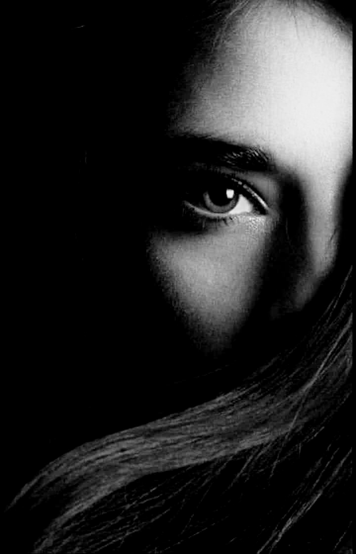 Las cosas que vemos son las mismas cosas que llevamos en nosotros. No hay más realidad que la que tenemos dentro. Por eso la mayoría de los seres humanos viven tan irrealmente; porque cree que las imágenes exteriores son la realidad. 
Hermann Hesse

#BuenDía
#FelizMartes