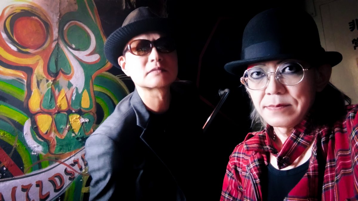 test-No. official tweet media