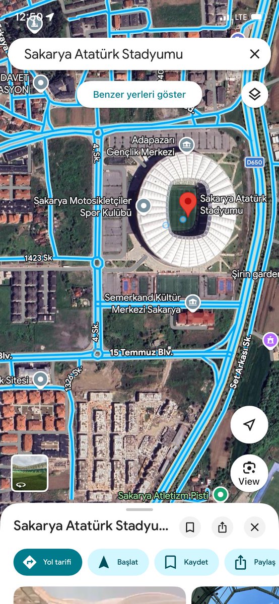 Sivas’ ı gezerken gördüklerimi aktarayım. 1300 araçlık yol kenarı otopark gelirleri takıma devredilmiş. Ayrıca Sivasspor Kapalı Otopark’ı var. Stada giden cadde Sivasspor caddesi olarak isimlendirilmiş. Takıma sahip çıkan belediye başkanı olunca böyle oluyor demekki