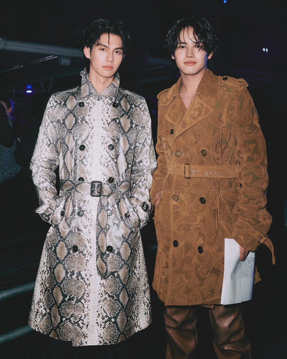 #赤楚衛二 さんが「バーバリー」のショーへ。#少女時代 #ユナ さんやタイ俳優 #ブライト さんらと撮影した貴重な2ショットが到着💌

▼アザーカットも！ SNAP記事はこちら
bit.ly/4c5XqnT

#Burberry #EijiAkaso #BurberryAW26xBRIGHT #วชิรวิชญ์ #BurberryAW26xYoonA #YoonA