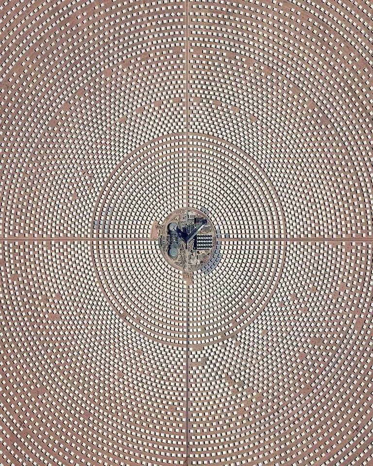 AfricaFirsts's tweet photo. The world’s largest Concentrated Solar Power Plant is located in Morocco 🇲🇦, Africa.

With 4 million solar panels, it equals 3,500 football fields.

Morocco is the biggie and the don of Solars in the world. https://t.co/bZ83uqvi8K