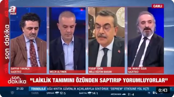 مناظرة تليفزيونية بين وزير التعليم التركي يوسف تكين، وعلمانيين أتراك، يطالبون بوقف مظاهر الاحتفال برمضان خاصة في المدارس، أجاب الوزير : هؤلاء مشكلتهم هي الإسلام حصريا، وكل ما هو مرتبط بدين الإسلام، هل سمعتم أحدا منهم حذر من خطر على العلمانية بسبب أشجار عيد الميلاد المسيحية ؟!