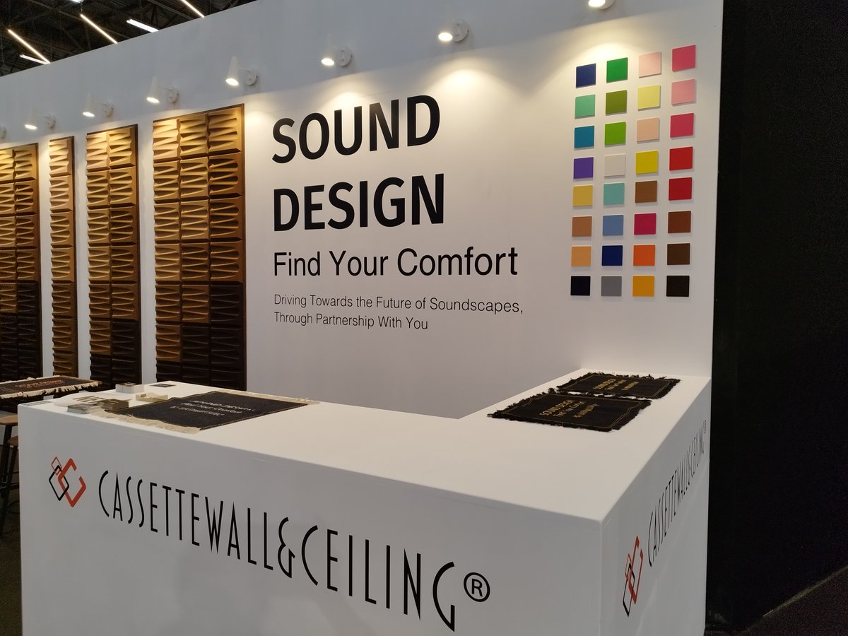 cassettewall's tweet photo. Maison &amp; Objet Paris 2026 に初出展！
来場者の皆様、誠にありがとうございます。

難燃性についてご質問が多く、燃え広がらない材質であることに高い評価をいただきました。
また、国内からのご依頼も増えてきて、社内はうれしい悲鳴を上げています。

今後の取り組みも順次ご紹介していきます。 https://t.co/oCGxdgBpCz