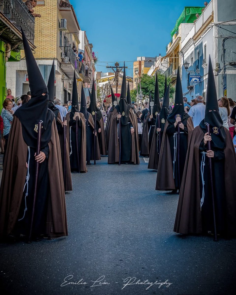 🟣 HOY MARTES, 24 de febrero, continuamos  con el segundo dia de reparto de papeletas de sitio de cara al esperado Martes Santo. 
📌Cirios, penitentes, escolanos, varitas de nazarenos, costaleros, etc 
⏰HORARIO: 
De 20 a 22.00
📍Casa de Hermandad 
Foto: Emilio León